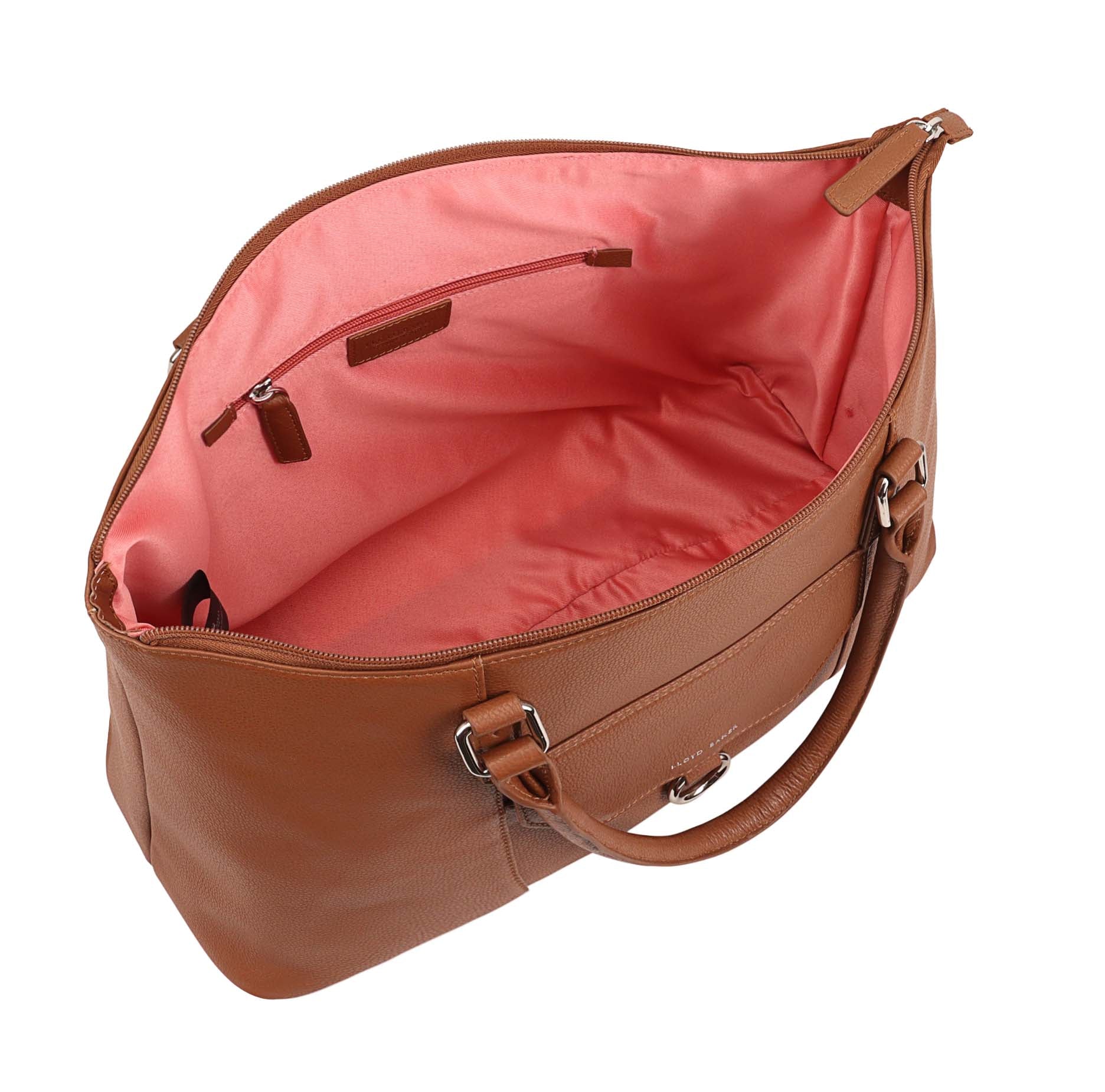 #Colour_Caramel Café